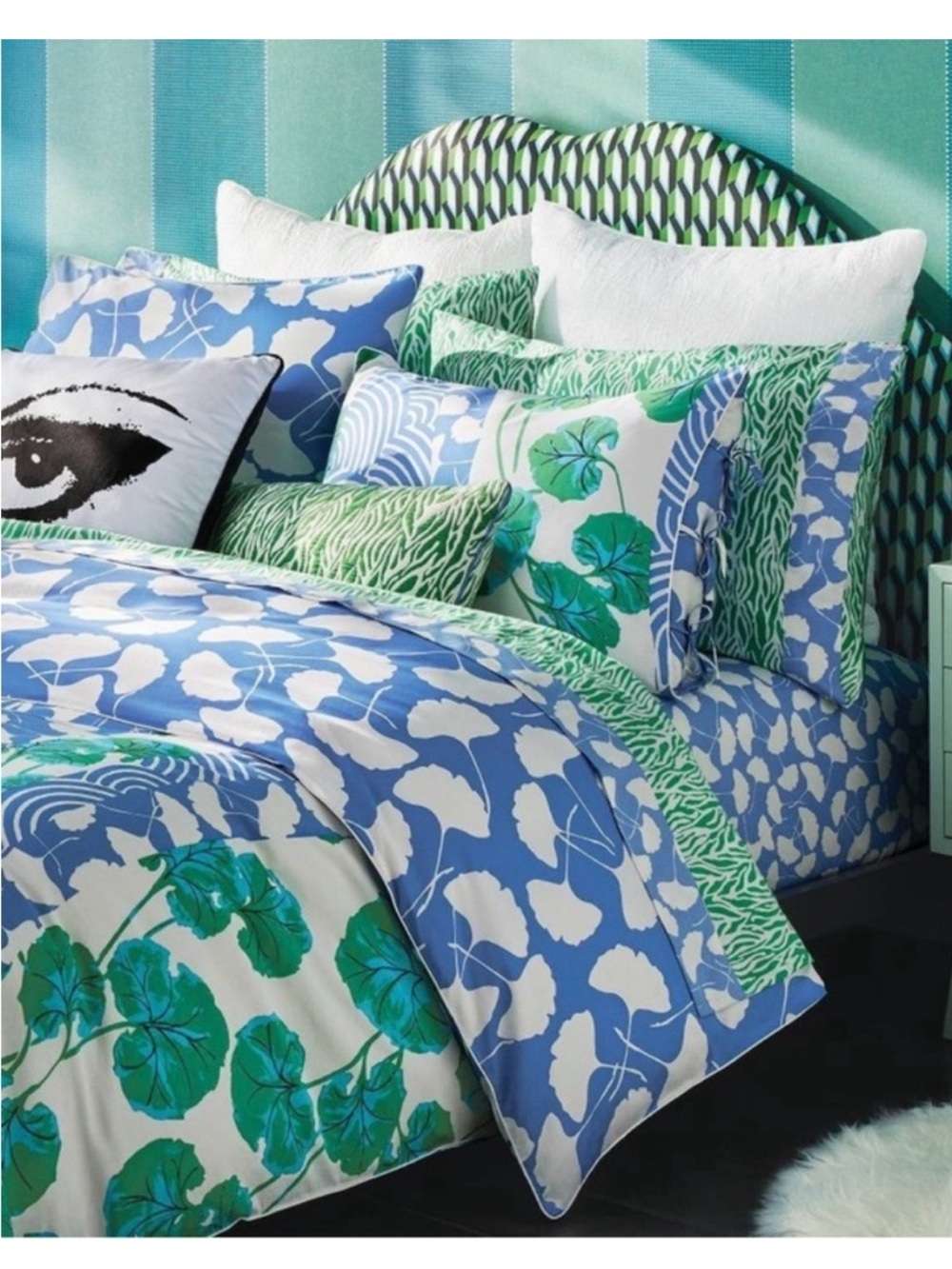 Diane von Furstenberg x Target Geranium & Ginkgo Leaf Reversible Comforter Queen